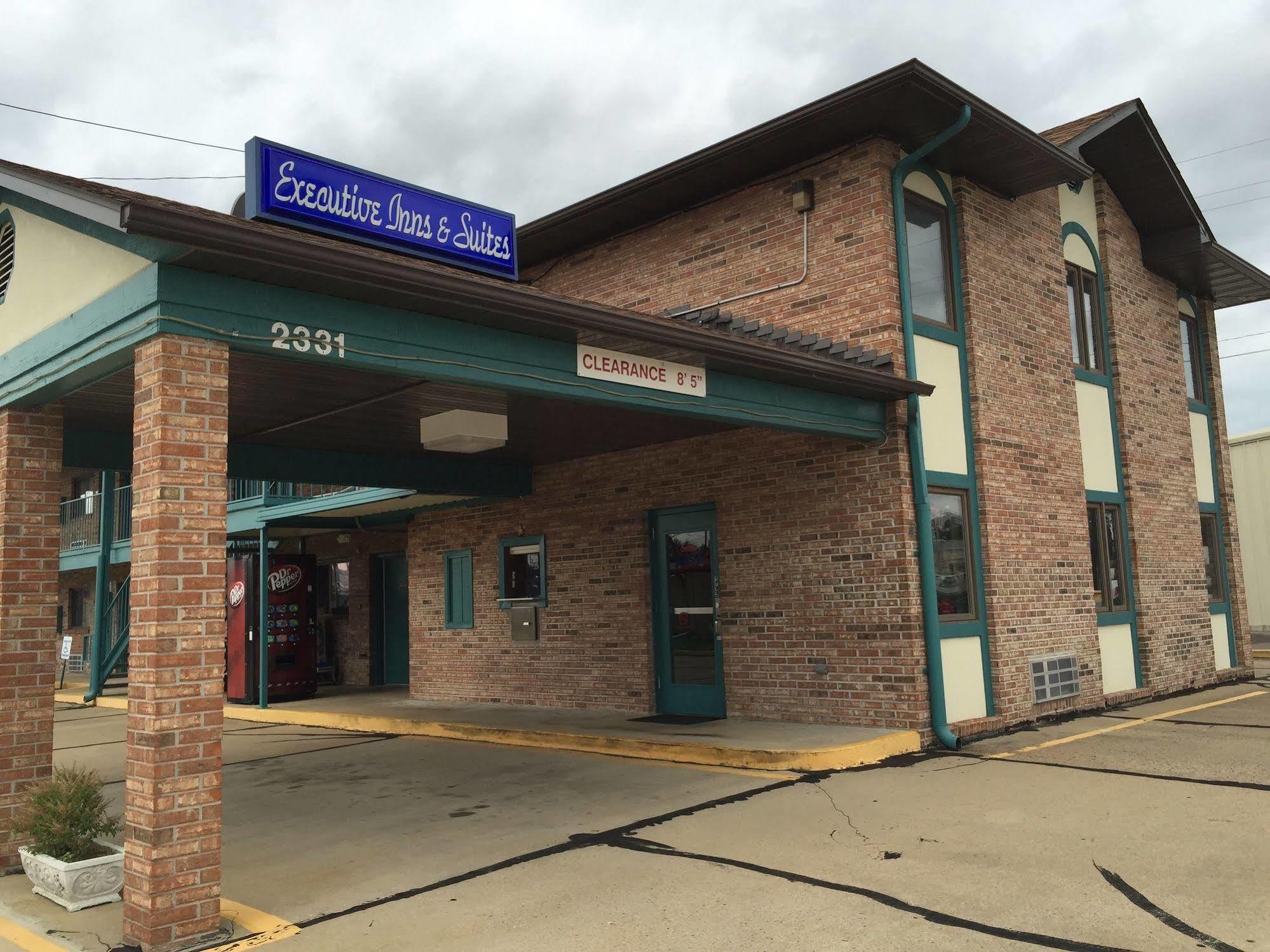 Executive Inn And Suites 戴尔斯堡 外观 照片