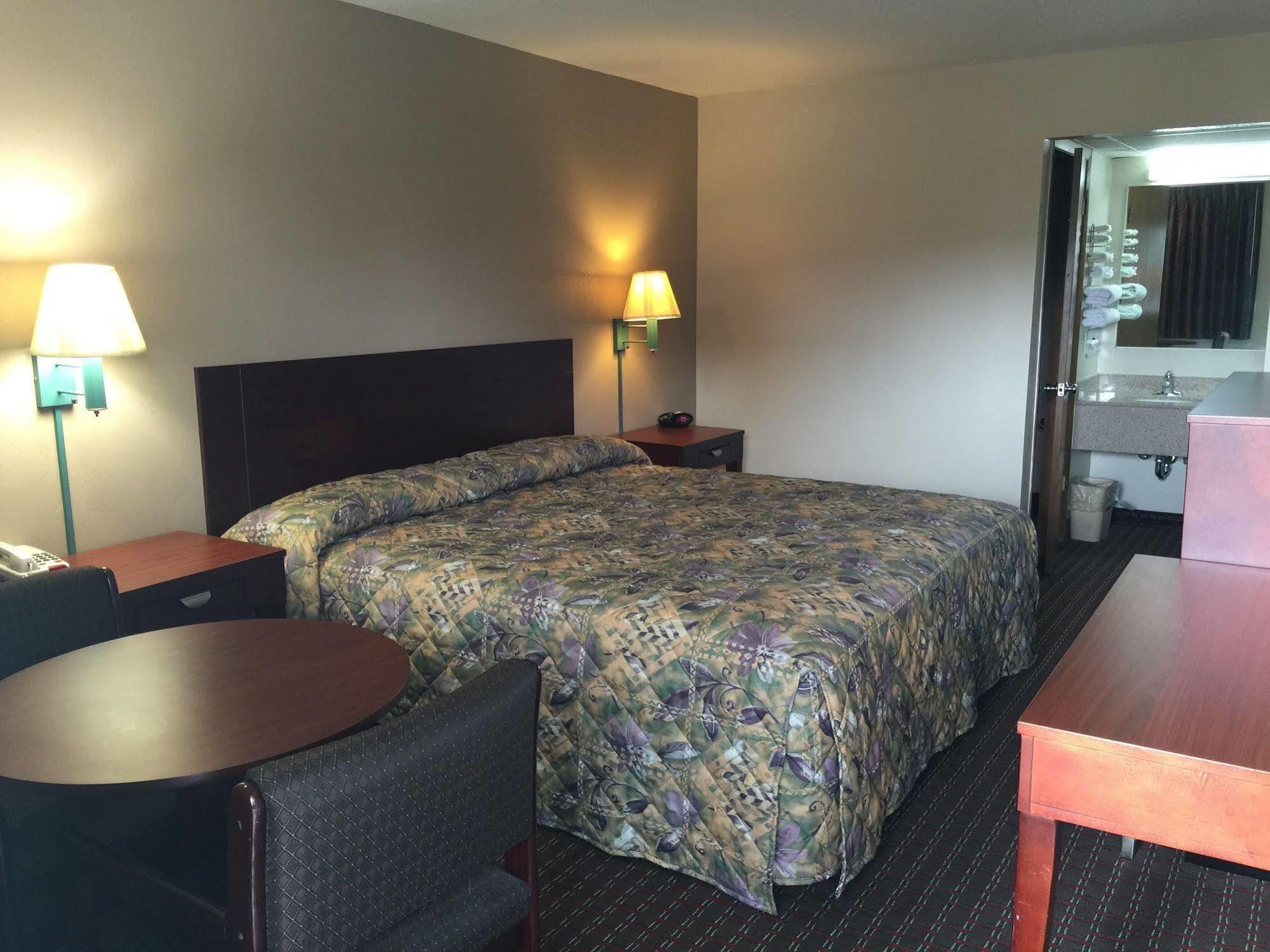 Executive Inn And Suites 戴尔斯堡 外观 照片