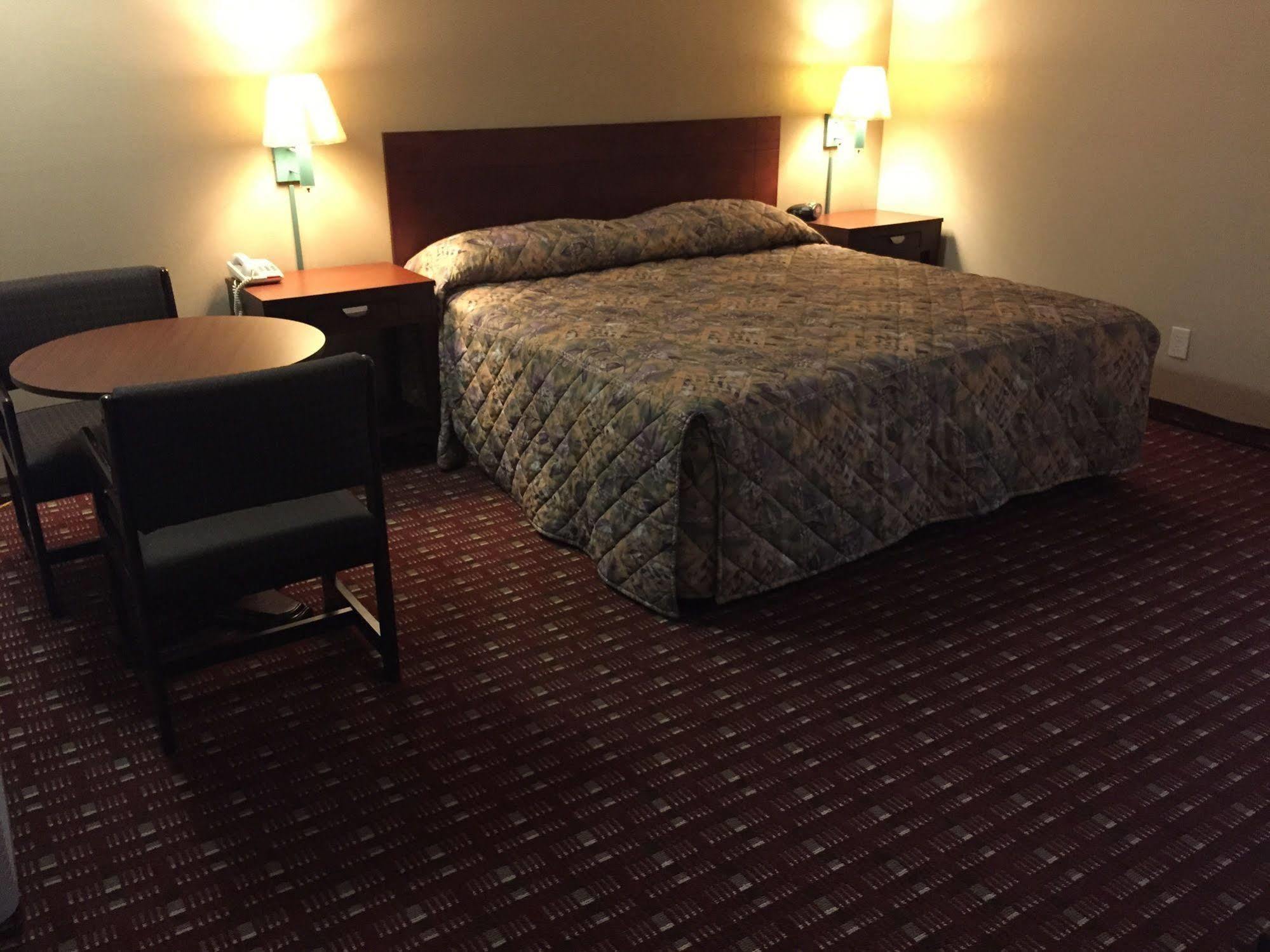 Executive Inn And Suites 戴尔斯堡 外观 照片