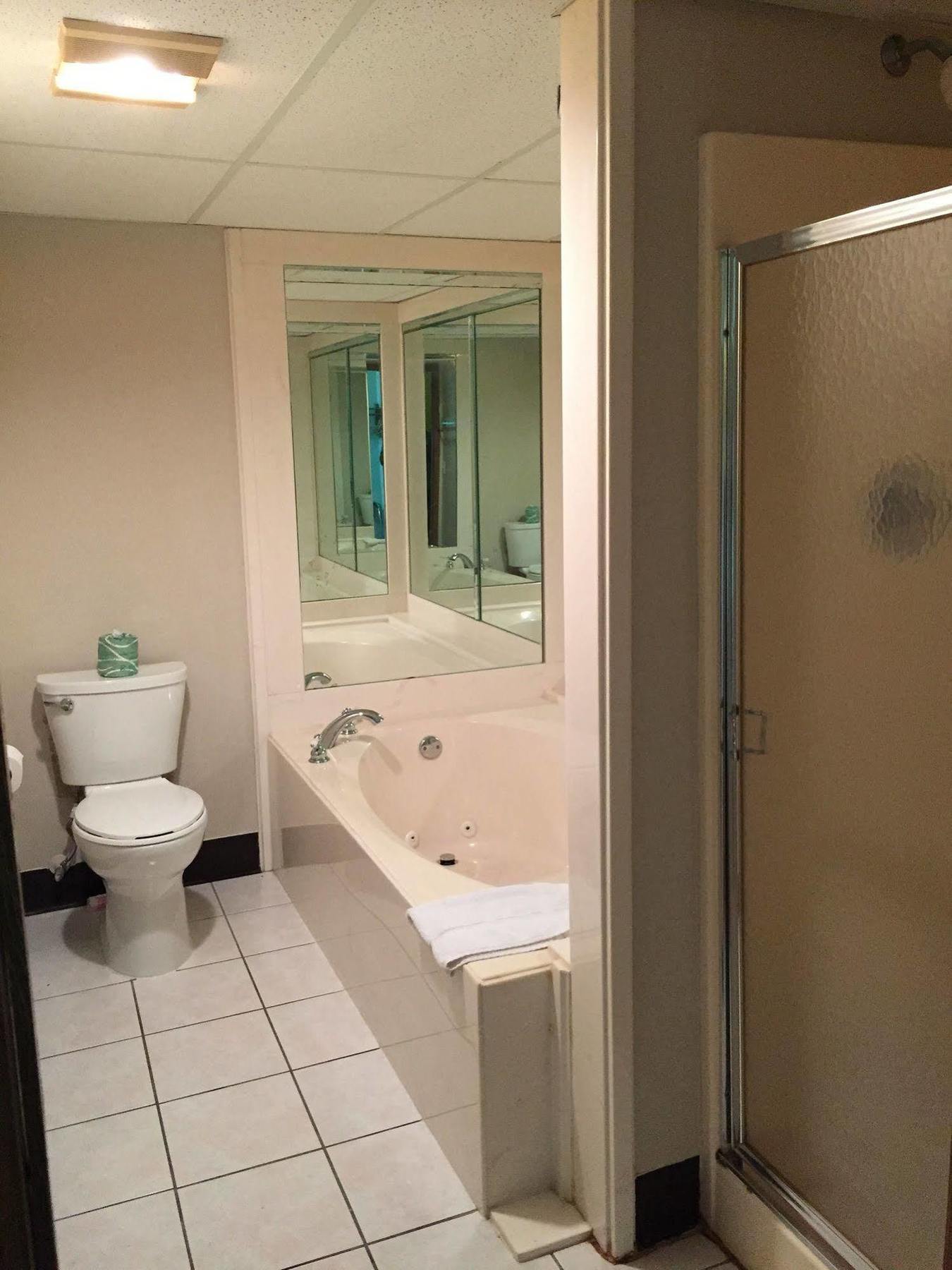Executive Inn And Suites 戴尔斯堡 外观 照片