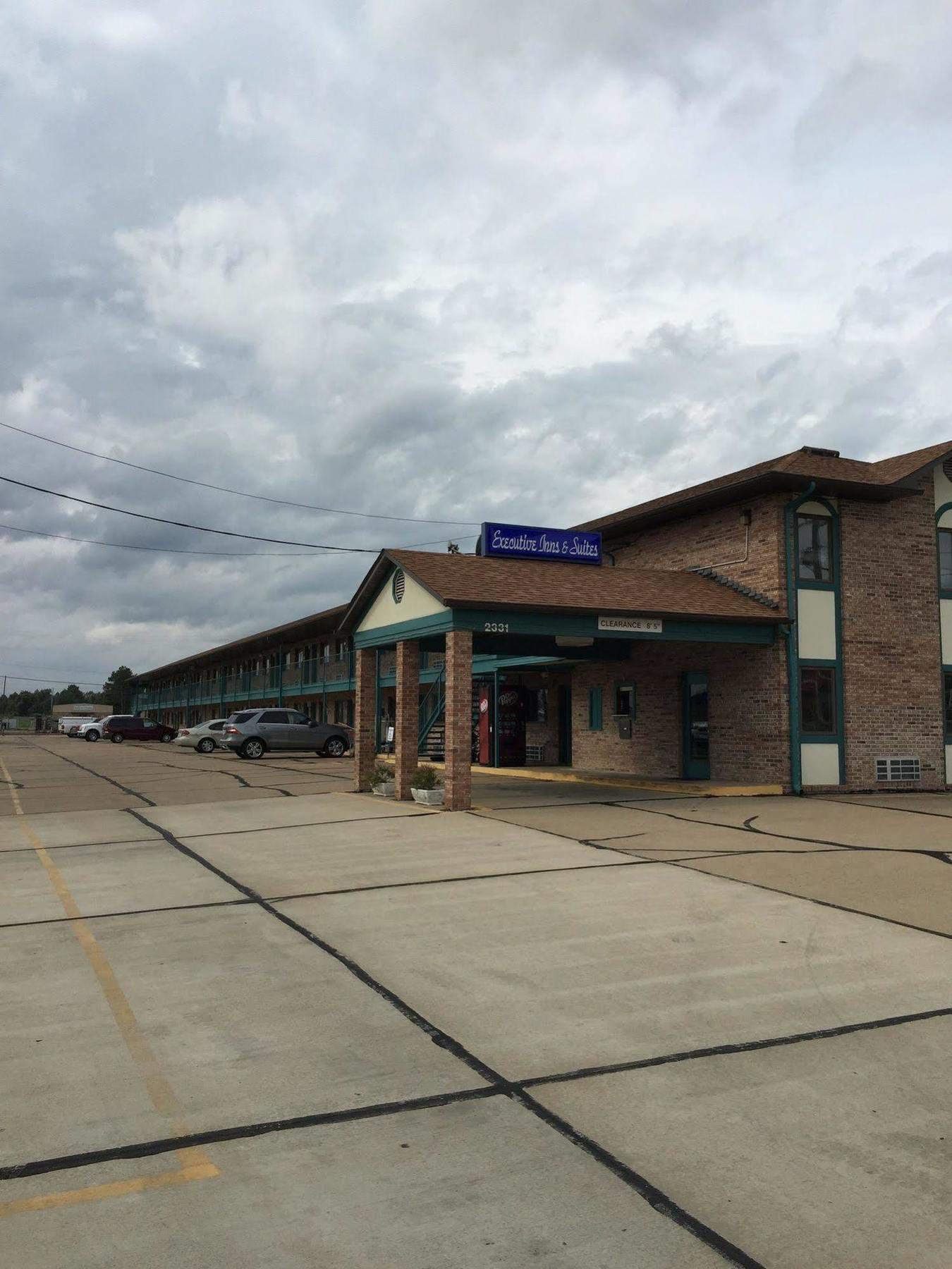 Executive Inn And Suites 戴尔斯堡 外观 照片