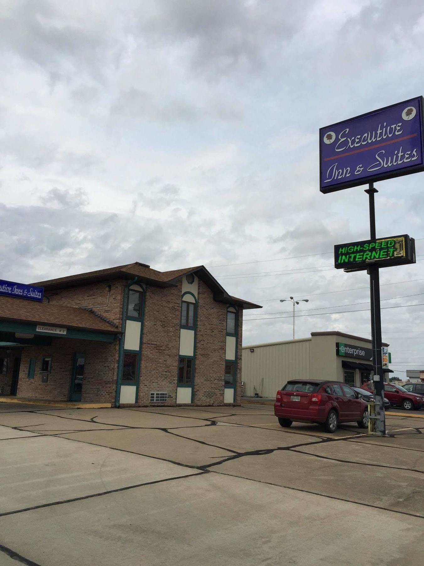 Executive Inn And Suites 戴尔斯堡 外观 照片
